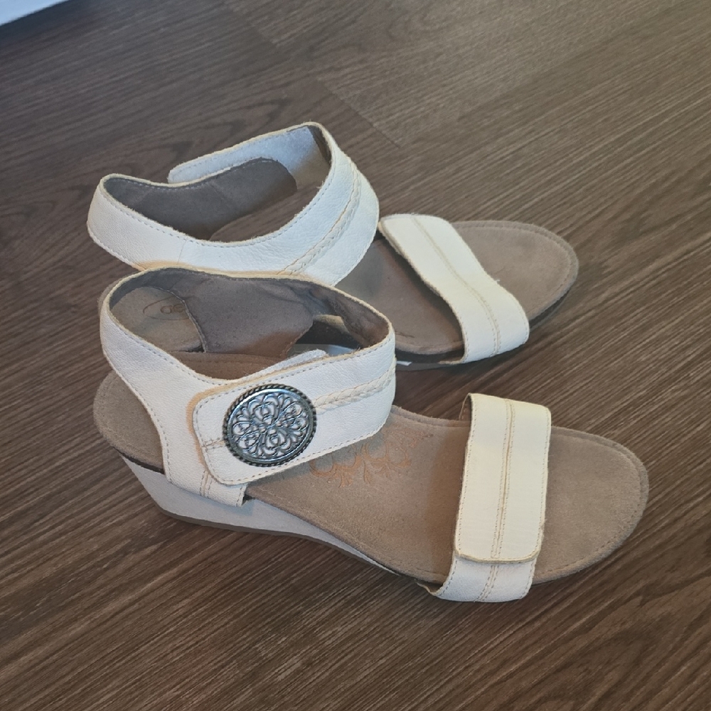 Aetrex Cream Wedge Sandals with Decorative Buckle 8